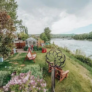 along-river-ridge-bed-breakfast.calgaryhotelsearch.com/