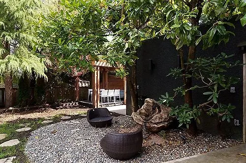 **** Bed & Breakfast House On Dunbar B&B Canada